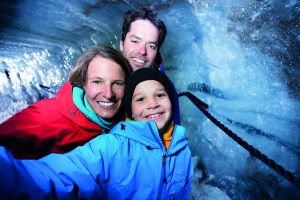 Abkühlung an heißen Sommertagen spendet die Eisgrotte Stubaier Gletscher. ©Stubaier Gletscher / Andre Schönherr